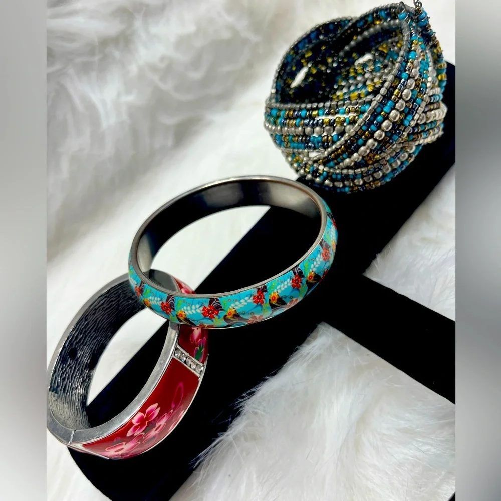 3 Fashionable bracelets
